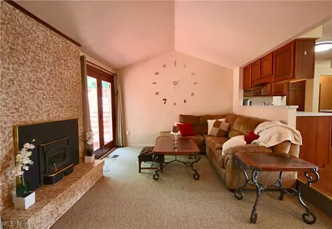 9406 Munich Dr, Parma, OH 44130 photo 10