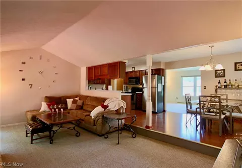 9406 Munich Dr, Parma, OH 44130 photo 8