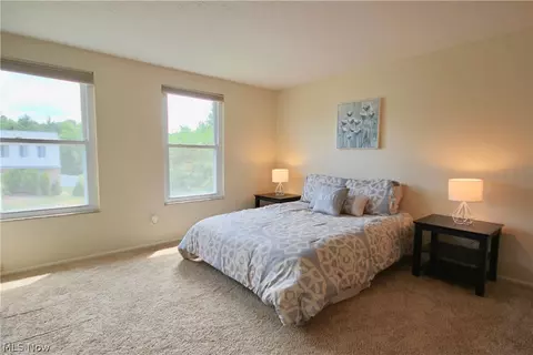 9406 Munich Dr, Parma, OH 44130 photo 16