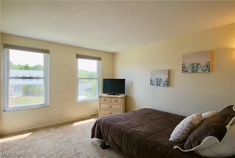 9406 Munich Dr, Parma, OH 44130 photo 15