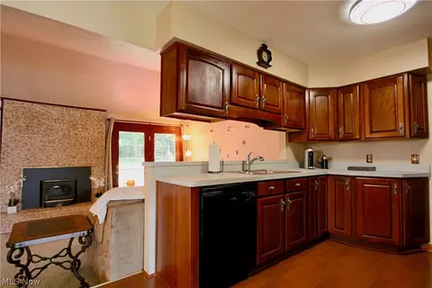 9406 Munich Dr, Parma, OH 44130 photo 7