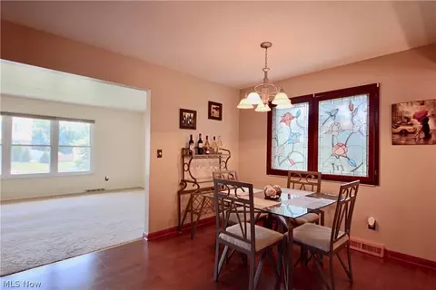 9406 Munich Dr, Parma, OH 44130 photo 3