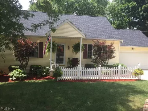 147 Hunter Ave, Munroe Falls, OH 44262 photo 2