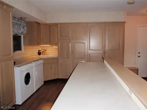 788 Washington Ave, Elyria, OH 44035 photo 9