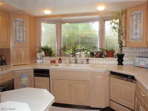788 Washington Ave, Elyria, OH 44035 photo 11