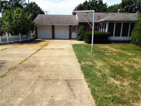 1534 Broad Ave NW, Canton, OH 44708 photo 4