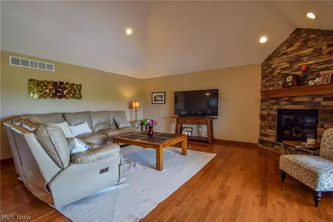 166 Granger Dr, Lagrange, OH 44050 photo 3