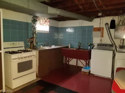 958 Iredell St, Akron, OH 44310 photo 16