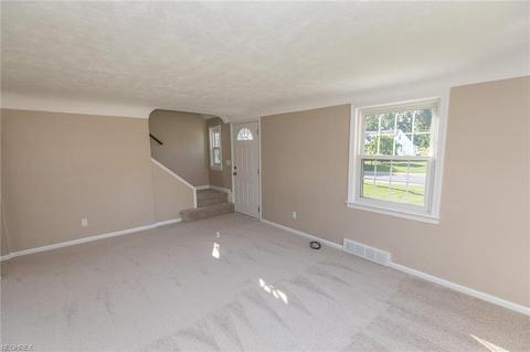 6303 Elmarge Dr, Independence, OH 44131 photo 3