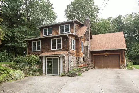 2005 Maple Rd, Stow, OH 44224 photo 2