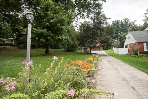 2005 Maple Rd, Stow, OH 44224 photo 3