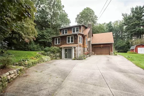 2005 Maple Rd, Stow, OH 44224 photo 1