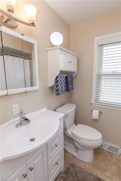 1659 Hopehaven Dr, Parma, OH 44134 photo 18