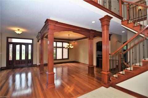 3799 Meadowvale Dr, Akron, OH 44333 photo 4