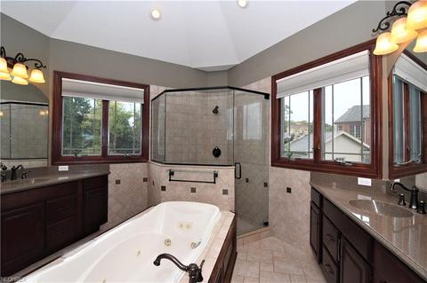 3799 Meadowvale Dr, Akron, OH 44333 photo 17