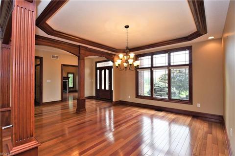 3799 Meadowvale Dr, Akron, OH 44333 photo 5