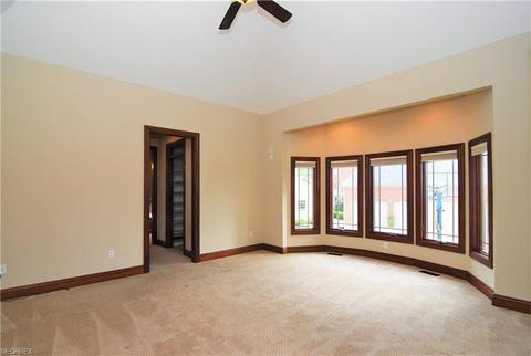 3799 Meadowvale Dr, Akron, OH 44333 photo 16
