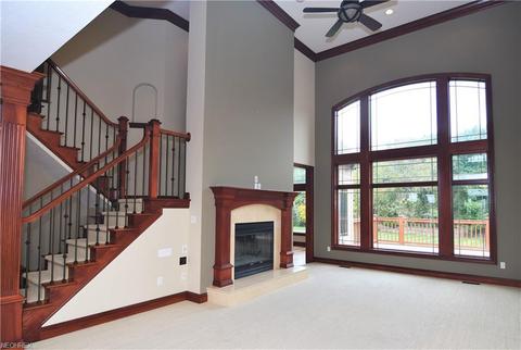 3799 Meadowvale Dr, Akron, OH 44333 photo 8
