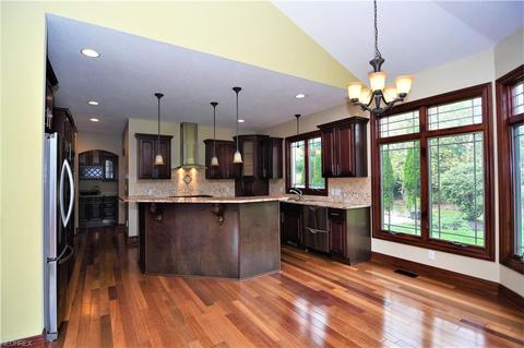 3799 Meadowvale Dr, Akron, OH 44333 photo 12