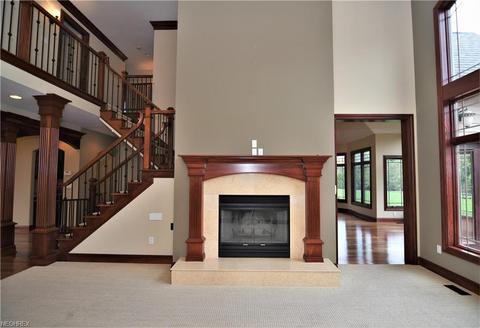 3799 Meadowvale Dr, Akron, OH 44333 photo 7