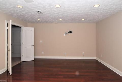 3799 Meadowvale Dr, Akron, OH 44333 photo 28