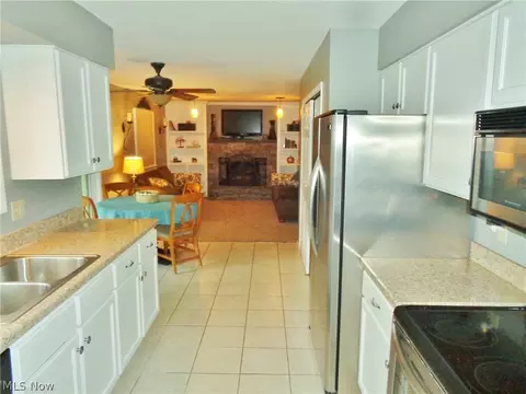 1994 Pineview Dr, Kent, OH 44240 photo 16