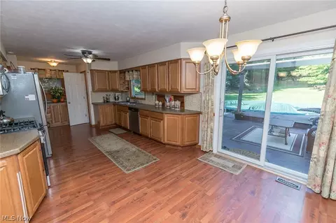 7588 Ridge Rd, Parma, OH 44129 photo 9