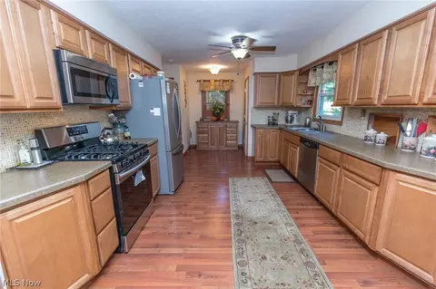 7588 Ridge Rd, Parma, OH 44129 photo 10