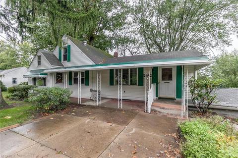 2942 Regent Dr, Akron, OH 44319 photo 3