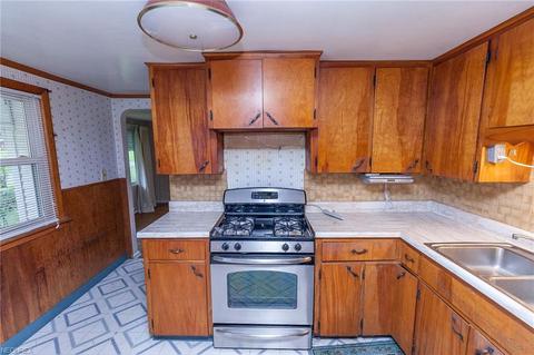 2942 Regent Dr, Akron, OH 44319 photo 12