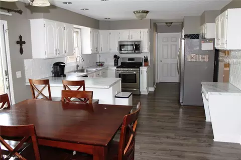 502 Rundle St, Lagrange, OH 44050 photo 2