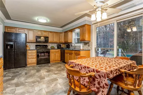 7410 Wake Robin Dr, Parma, OH 44130 photo 10