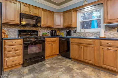 7410 Wake Robin Dr, Parma, OH 44130 photo 13