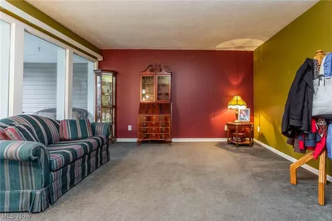 7410 Wake Robin Dr, Parma, OH 44130 photo 3