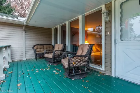 7410 Wake Robin Dr, Parma, OH 44130 photo 2