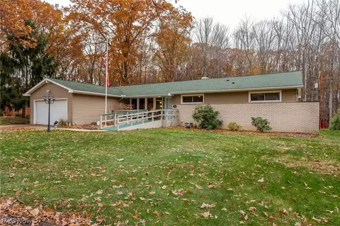 7410 Wake Robin Dr, Parma, OH 44130 photo 1