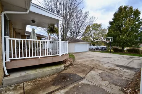 7314 Whitaker Dr, Parma, OH 44130 photo 3