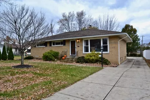 7314 Whitaker Dr, Parma, OH 44130 photo 1