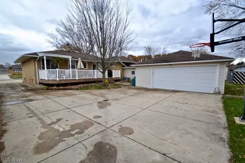 7314 Whitaker Dr, Parma, OH 44130 photo 2