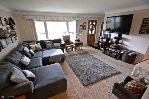 7314 Whitaker Dr, Parma, OH 44130 photo 5