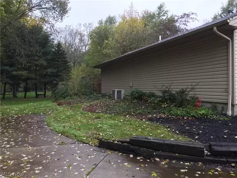 10084 Hideaway Cv, Aurora, OH 44202 photo 2