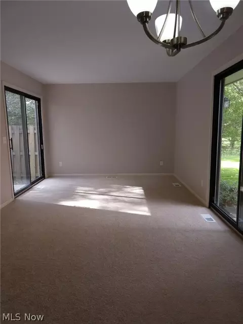 10084 Hideaway Cv, Aurora, OH 44202 photo 3