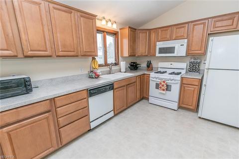 3105 Marda Dr, Parma, OH 44134 photo 11