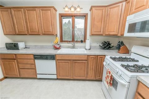 3105 Marda Dr, Parma, OH 44134 photo 13