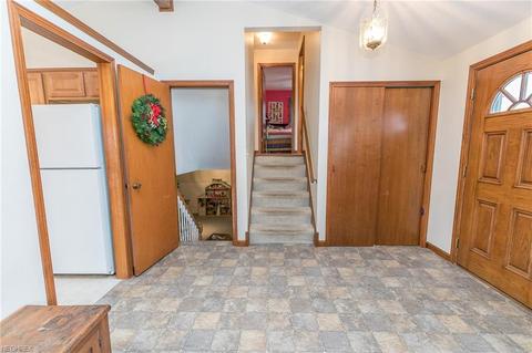 3105 Marda Dr, Parma, OH 44134 photo 3