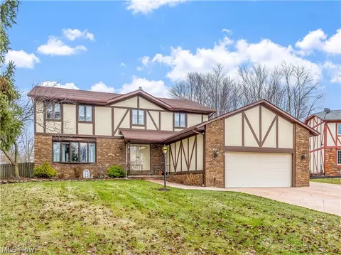 1505 William Cir, Parma, OH 44134 photo 2