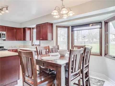 1505 William Cir, Parma, OH 44134 photo 10