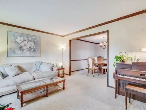 1505 William Cir, Parma, OH 44134 photo 4