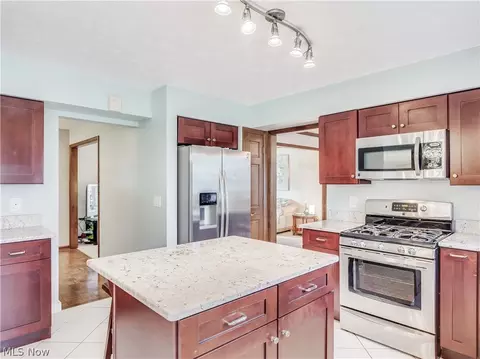 1505 William Cir, Parma, OH 44134 photo 7