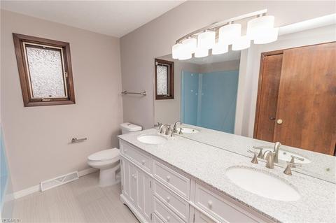 6967 Carol Dr, Independence, OH 44131 photo 25